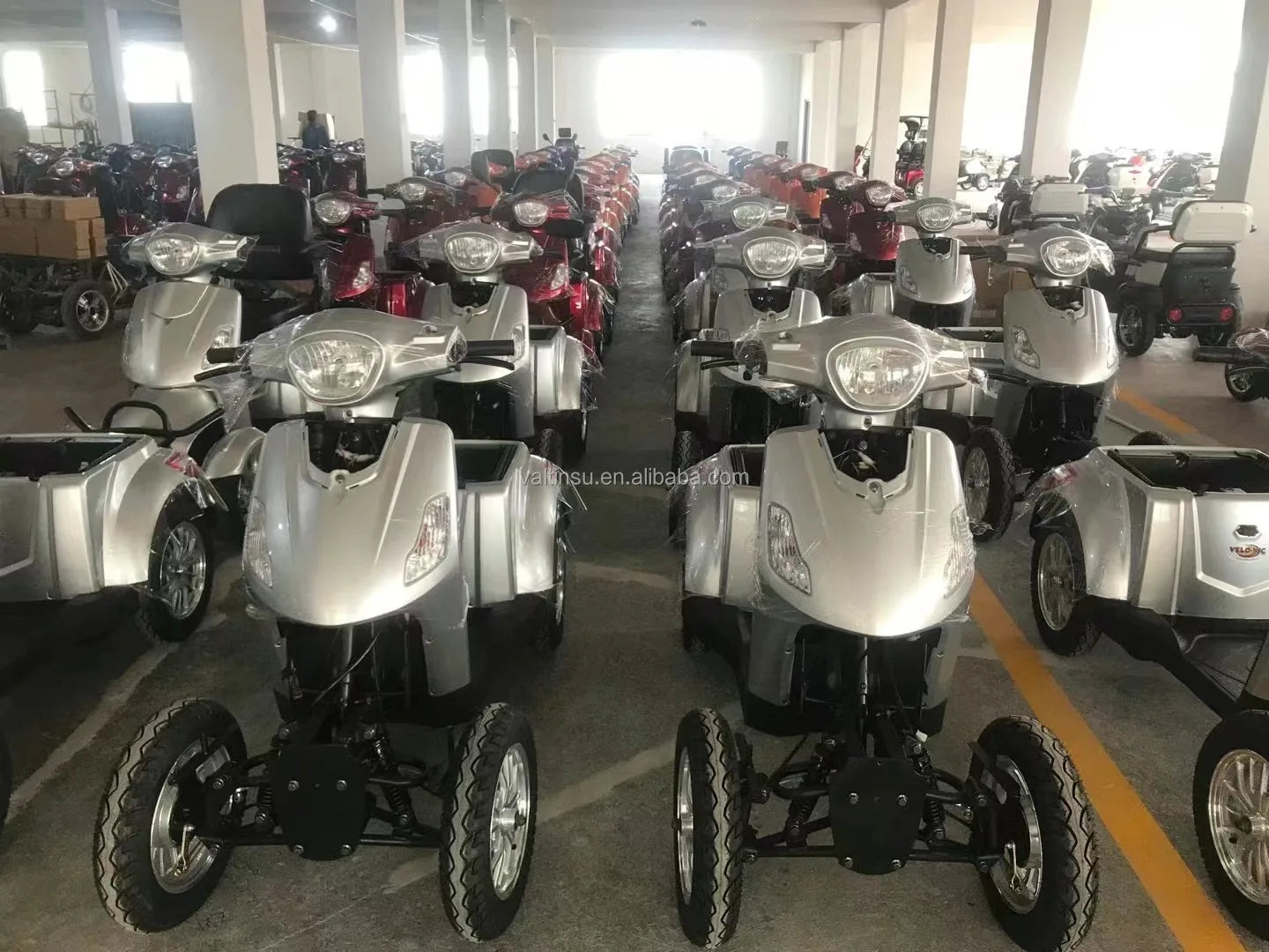 Outdoor Leisure Fashion 4 wheel electric mobility scooter Power Elderly Scooter Electric Handicapped Mobility Commuting Car